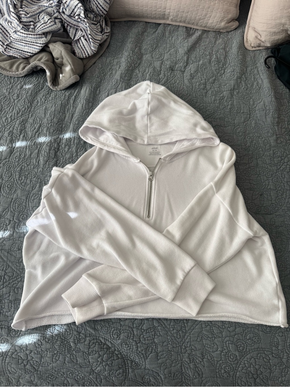 American Eagle Cropped Sweatshirt